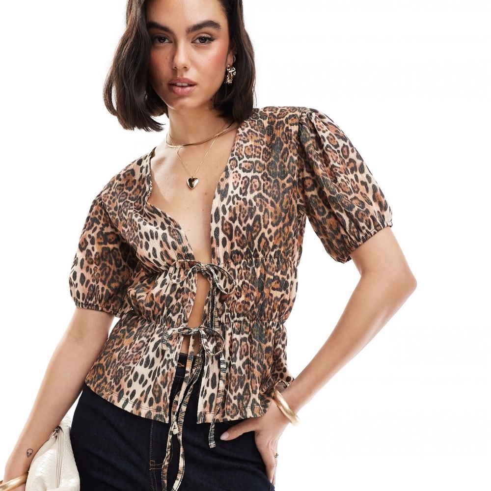 Leopard Print Puff Sleeve Top